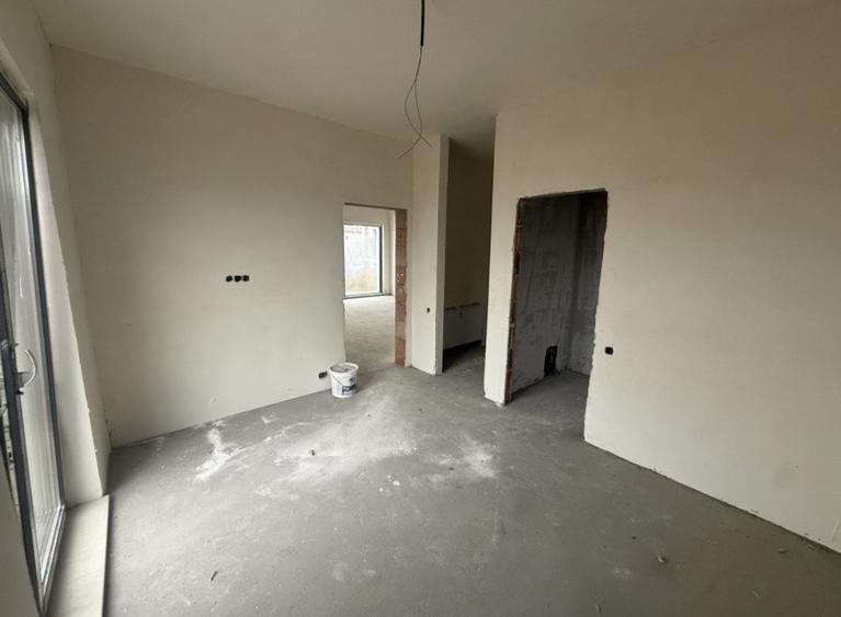 Casa individuală, semifinisata, 160 mp utili , 500 mp teren, zona Motel Gilău