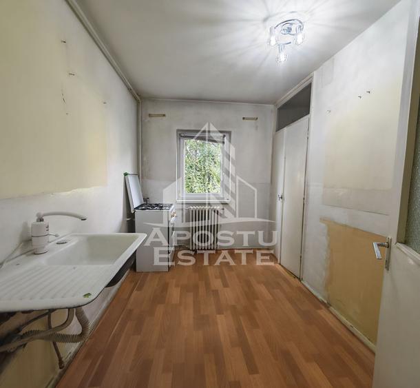 Apartament de vanzare cu 3 camere, 2 bai, 2 balcoane, zona Aradului