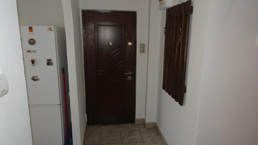 Vand  apartament de 3 camere decomandat in Deva, etaj 2, zona Micro 15,