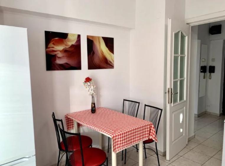 Garsoniera, Splaiul Unirii, Camera de Comert,bl.1990,monolit,DECOMANDATA,Libera