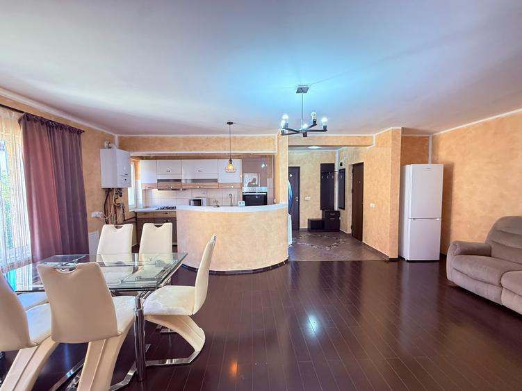 Inchiriere Apartament 4 camere, bloc 2008, parcare, Hotel Royal, Bradet