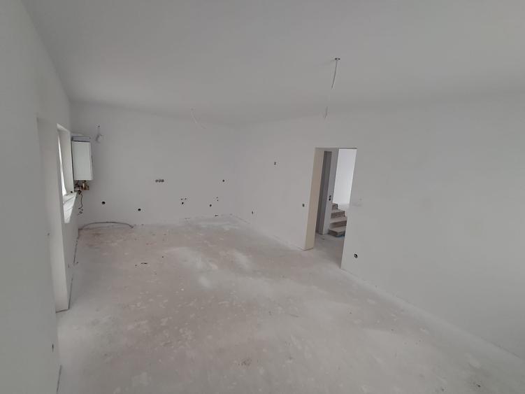 Duplex 135 mp, 2 locuri de parcare, P+1etaj, Floresti