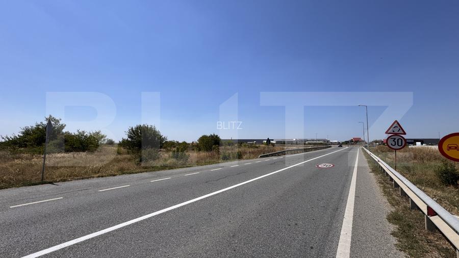 Teren intravilan, 44.421 mp, utilități la front, deschidere de + 130 m, Cârcea - 2