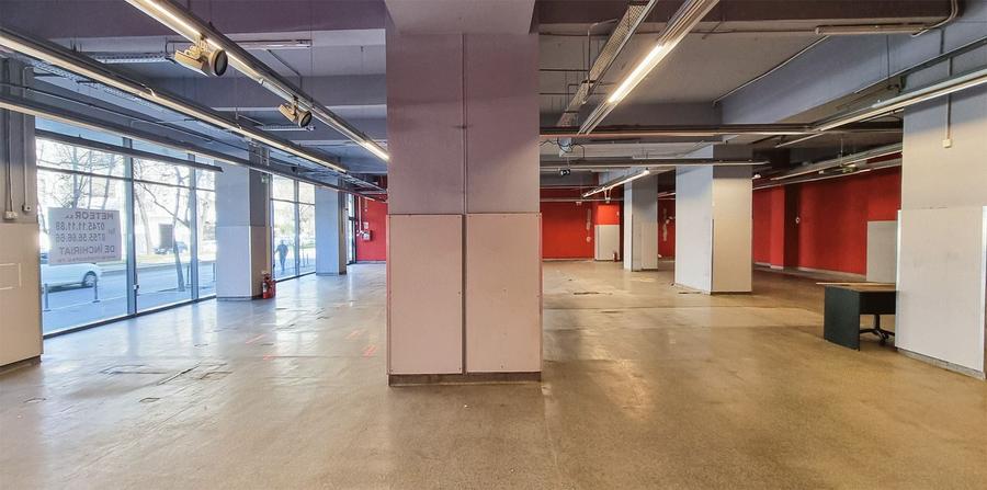 Spatiu comercial stradal 638 mp zona Banu Manta