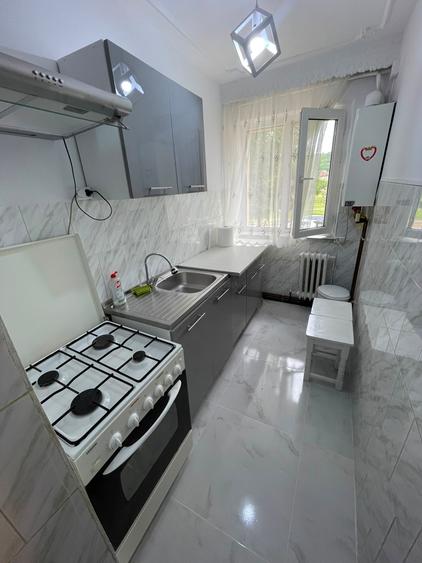 Apartament cu 2 camere, etajul 2/4, zona Alexandru cel Bun