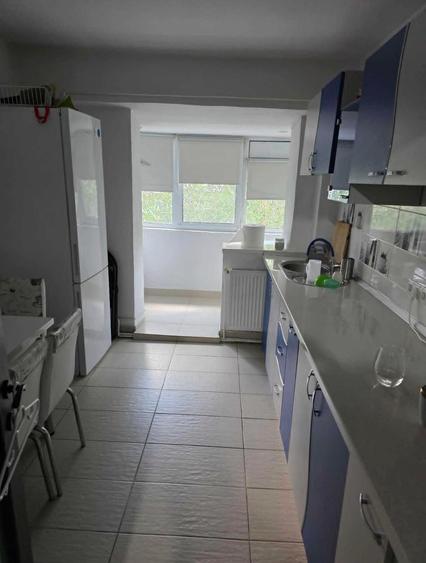 - Apartament 3 camere decomandat, zona Garii.