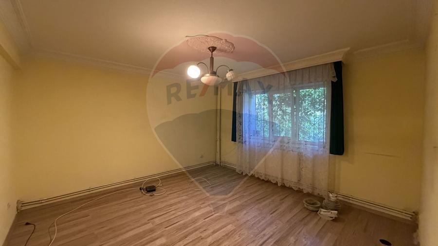 Apartament 3 camere de vanzare cu garaj, grădină in Str. Gării, Galati