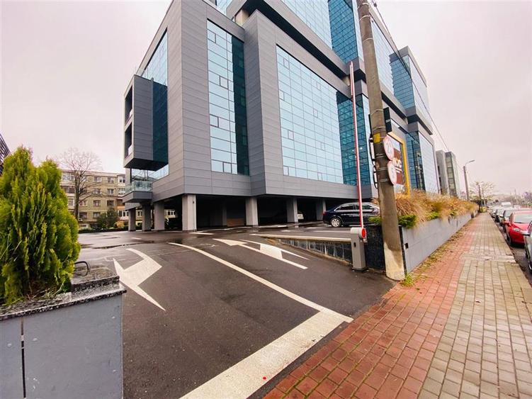 Spatii birouri semicentru, Podul de Piatra, Noc, de la 40mp la 1000mp