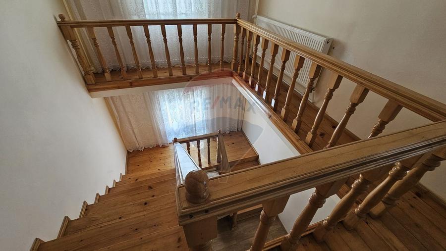 Casă / Vilă cu 5 camere în Baia-Bogata, Suceava