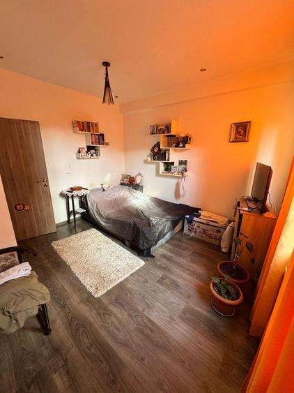 Apartament 3 camere de vanzare - zona Km 4-5