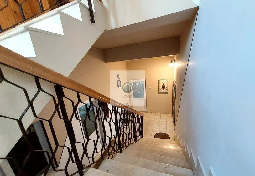 Vila Impresionanta în Deva–Construcție Solida 3 garaje inclus elevator