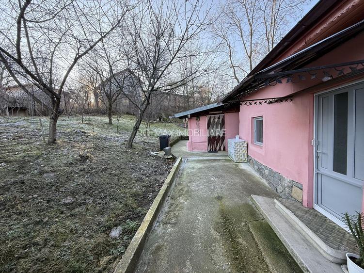 Casa demolabila  și teren 800mp cu toate utilitățile deschidere 26,5mp - 35