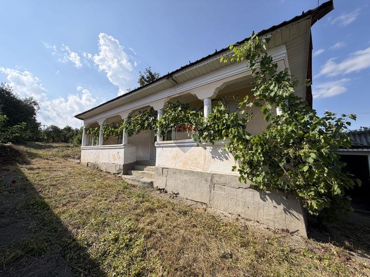 Casă cu teren zona Parc Soveja