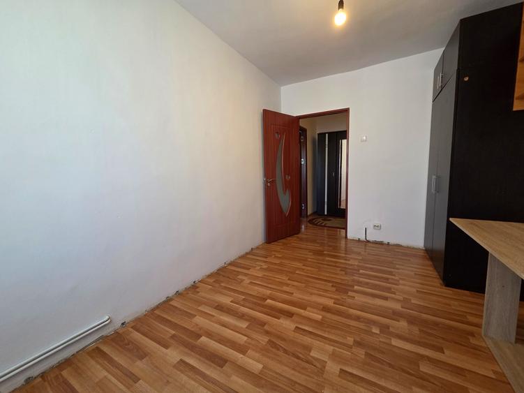 Apartament 2 camere, decomandate, etaj intermediar