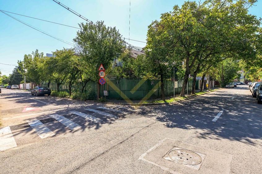 Bucureștii Noi Damaroaia Vilă Elegantă teren 565mp