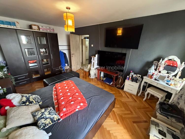Apartament 3 camere, decomandat  - zona Cetate - 9