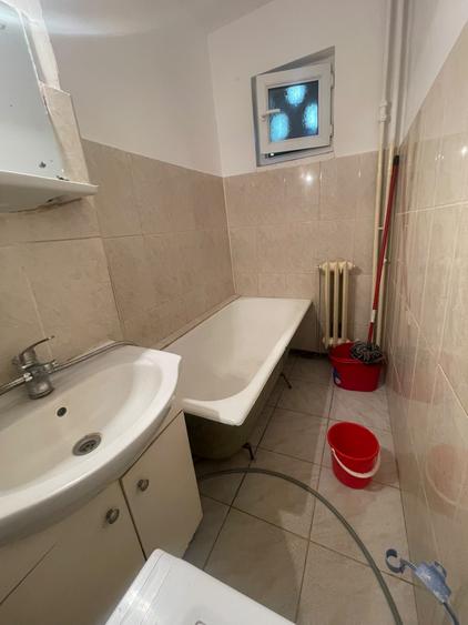 Apartament cu 3 camere,etajul 2/4, zona Alexandru cel Bun