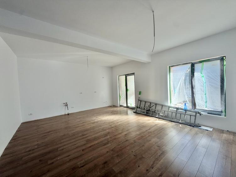 Duplex 4 camere+ spatiu comercial, 120 utili, 260 teren in Giroc