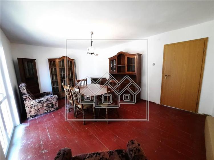 Casa in centrul Cisnadioarei - teren 1177 mp - ideal investitie