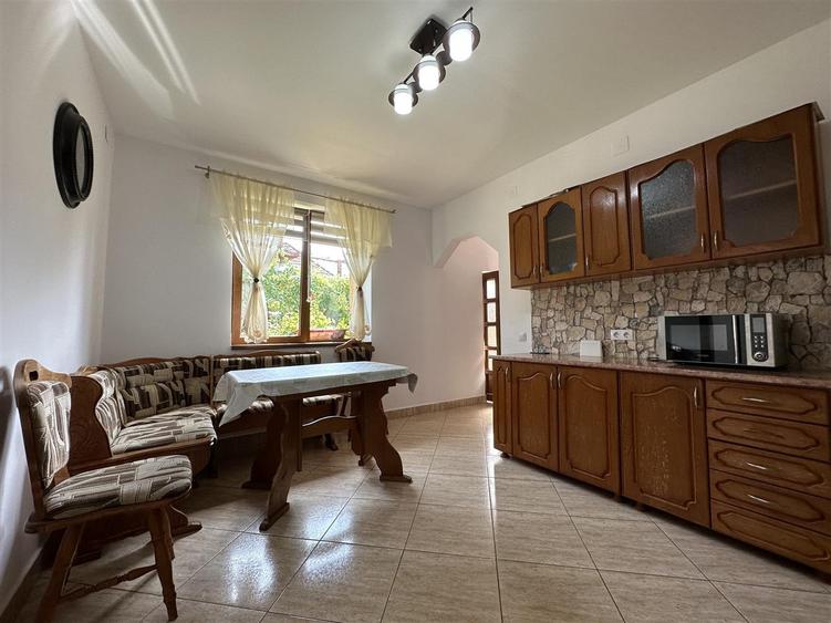 Casă de închiriat I 5 camere I 2 băi I curte I zona UMF USMV