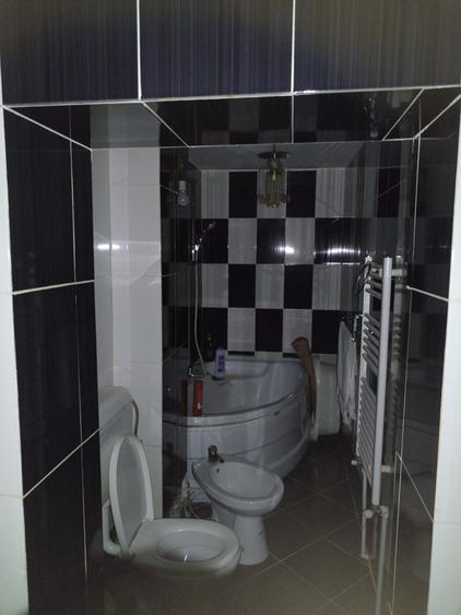 Vand sau schimb cu o casa Ap. 4 camere etajul 2/4 zona Quatro (Brailei)