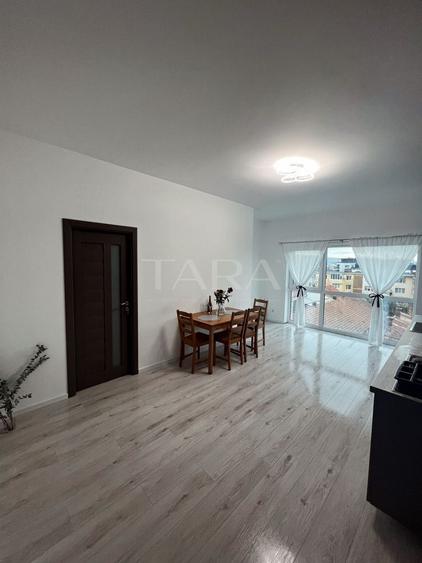 Apartament modern cu 3 camere, 2 logii, etaj 2, Central.