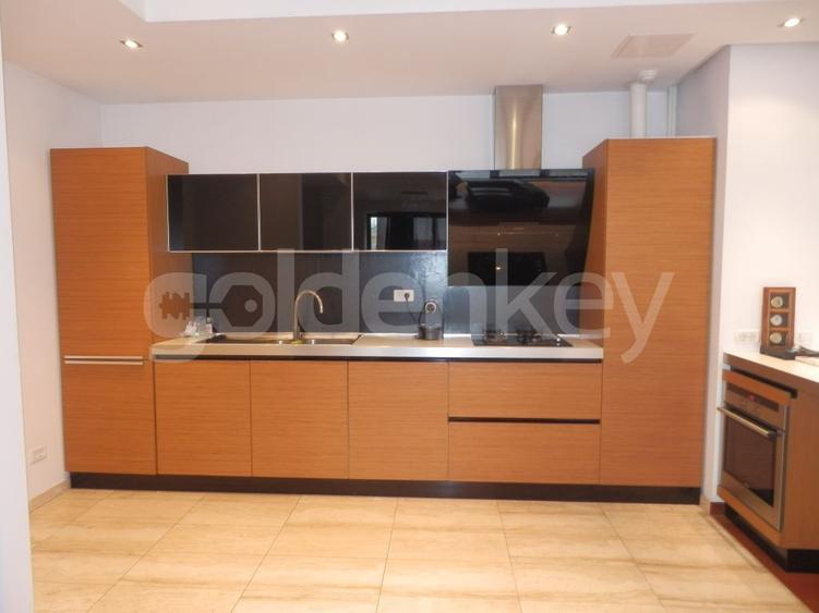 Apartament spatios cu 4 camere si terasa generoasa