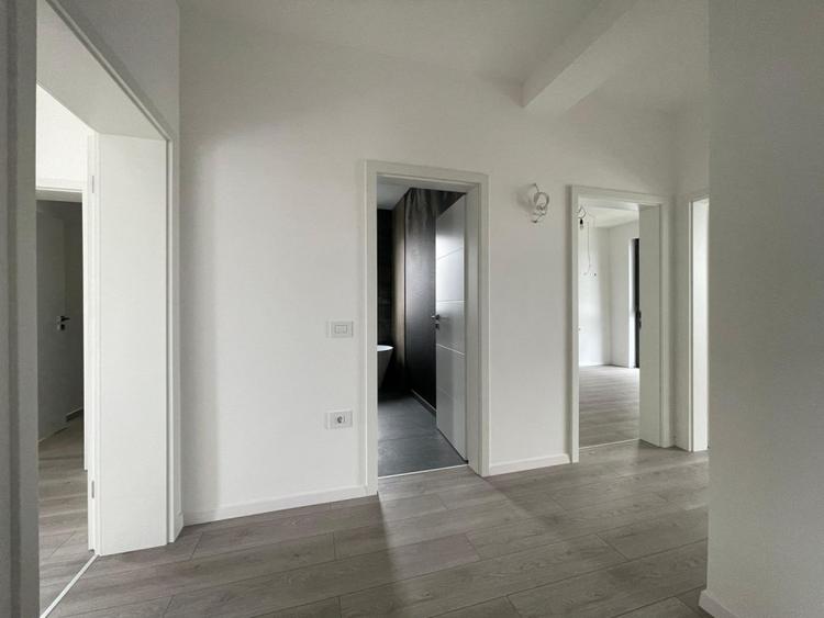 Duplex 4 camere central - Mosnita Veche