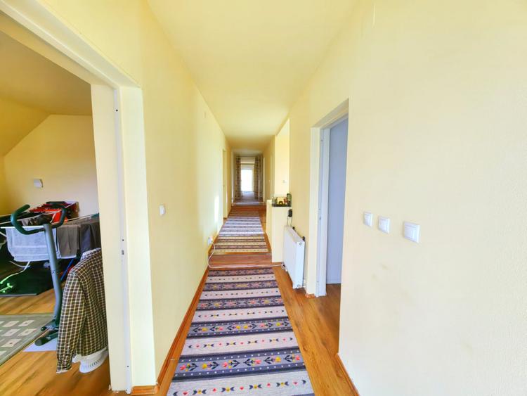 Casa Inedita , 300 mp utili, P+M, 5 bai, 6 dormitoare , 1975 mp teren, Sacalaz