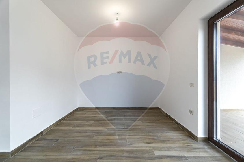 DUPLEX 8 camere de vanzare| Constructie noua| Izvor, BV | Comision 0%