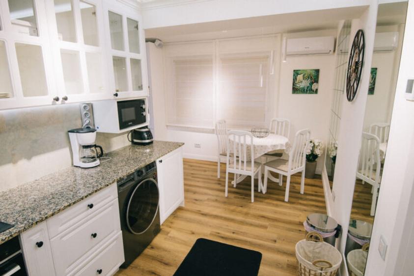 Casă renovată integral, 100 mp utili, curte 250 mp | Gruia - investitie