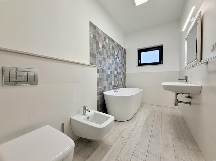 Inchiriere casa tip duplex, 5 camere, parcare, Andrei Muresanu