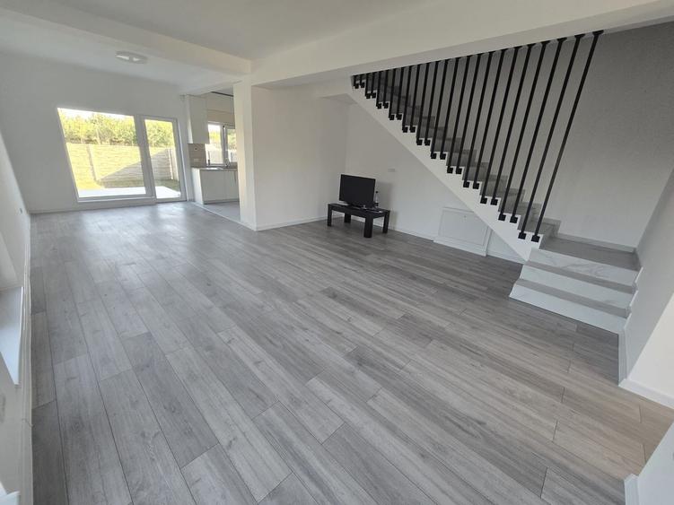 Duplex de Închiriat 4 camere 2 băi 700€ lângă Carrefour