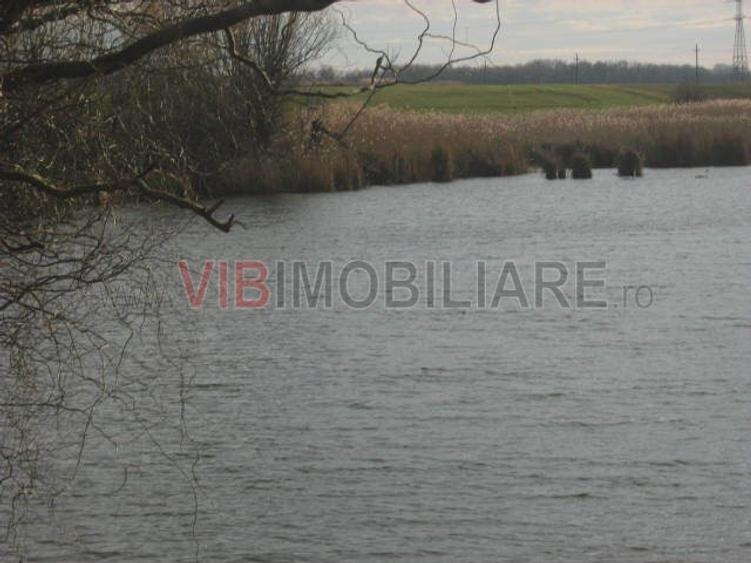 Teren cu dubla deschidere la Lac si Padure ,47 de loturi