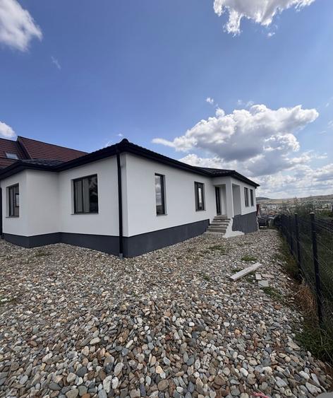 CASĂ MODERNĂ PE UN SINGUR NIVEL | 186 MP UTILI | TEREN 700 MP | ALEEA RĂSĂRITULU