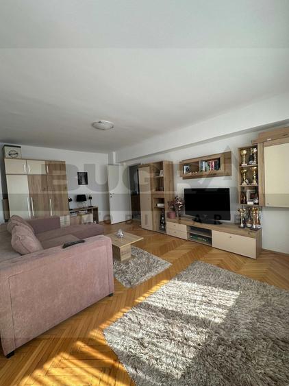 Apartament de 2 camere, 58mp, decomandat, Piata Cipariu