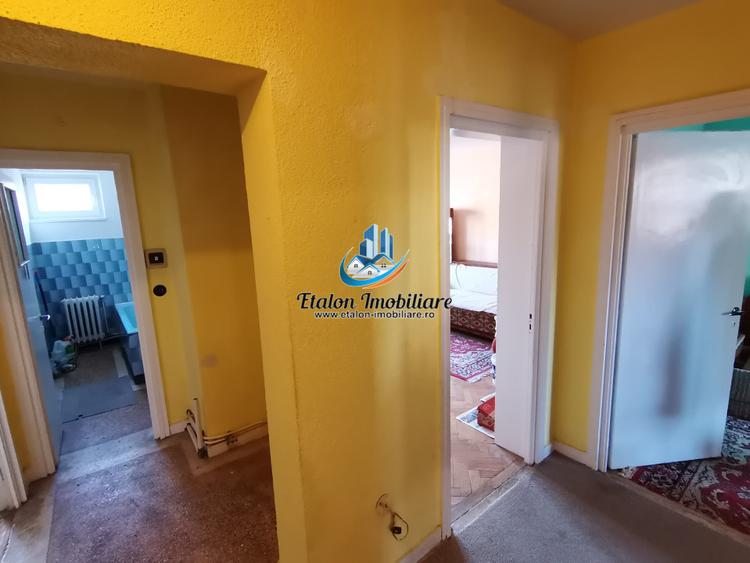 Apartament 3 camere, decomandat, etaj 1, zona centrala