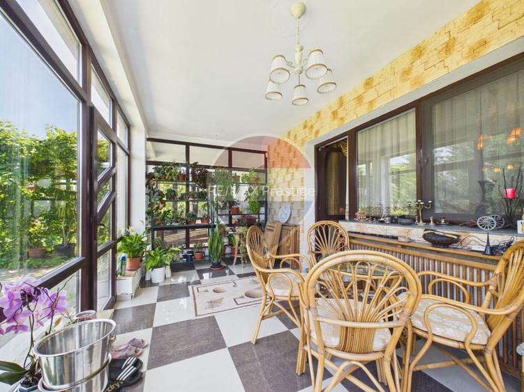 Vilă 10 camere + spațiu comercial | teren 1.300 mp | Otopeni 23 August