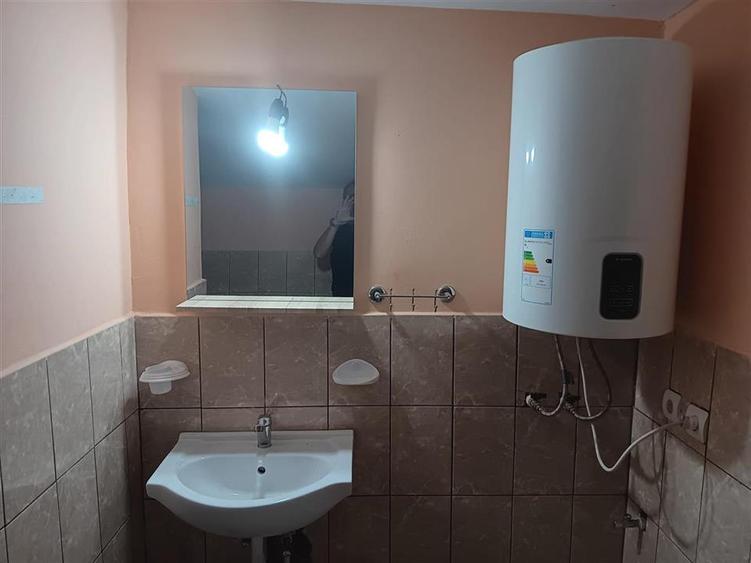 Vorovesti str Principala TEREN 1200mp cu CASA batraneasca 64mp toate utilitatile