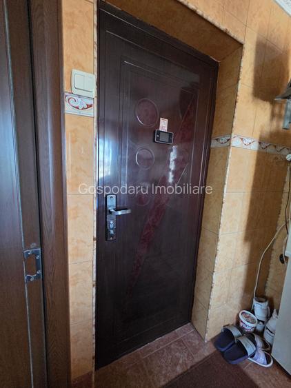 Apartament 3 camere etaj 4 zona liceu Emil Botta Adjud - 8