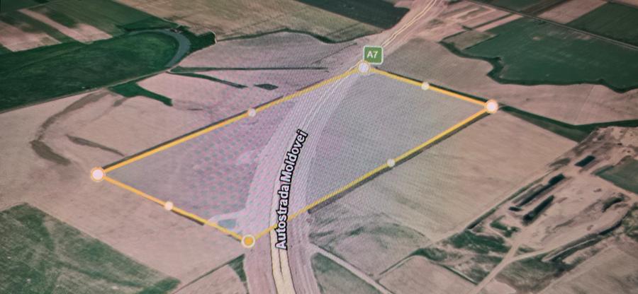 Vand 28 ha ,teren arabil, extravilan , cu deschidere la A-7