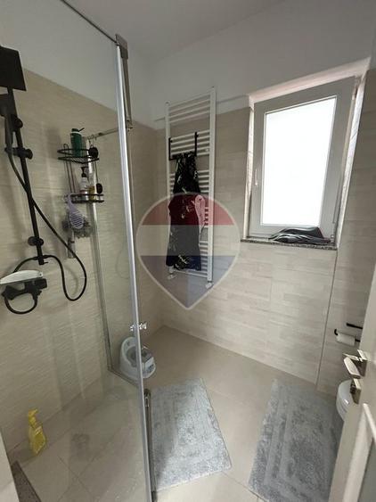 Apartament cu 3 camere de închiriat în zona Central