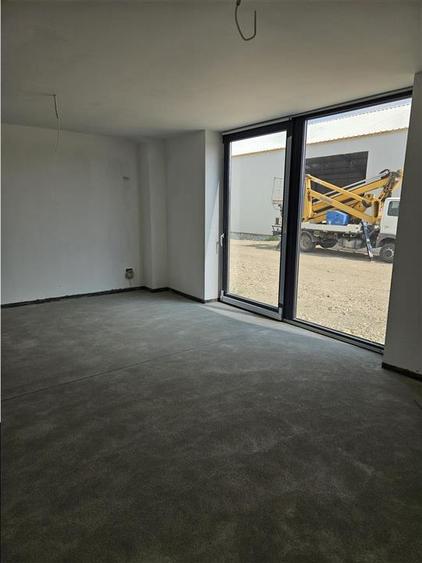 Spatiu 650 mp - Showroom Comercial - Depozitare