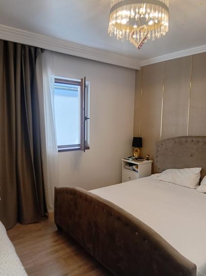 Apartament 3 camere cu centrala termica si curte proprie
