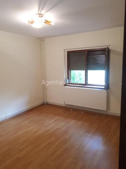 Apartament 2 camere ICFrimu et1/4 ,centrala  pret 73 000 euro neg - 2