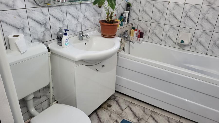 Apartament 3 camere cu balcon inchis, situat la et. 3/3 in Focsani, jud. Vrancea