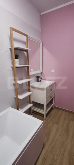 Apartament cu 3 camere, 63 mp, cu 2 bai si balcon mare, in zona Valea Garboului