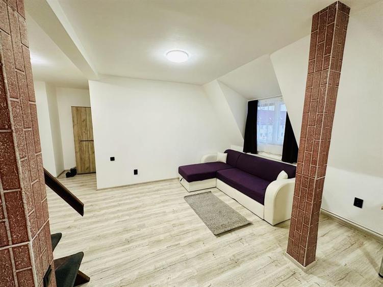 Apartament modern 2 camere la mansarda zona Semaforului