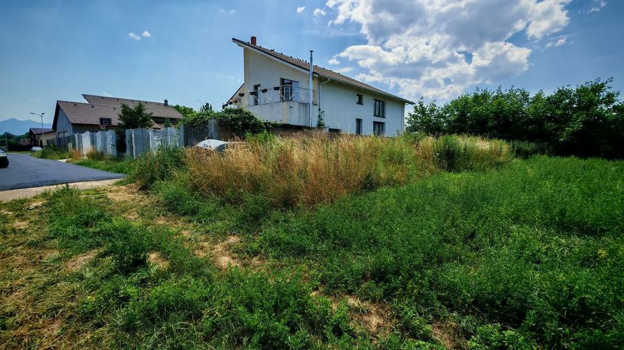 Teren intravilan Stupini ,Central, 823mp,Utilitati,83000 eur
