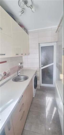 Apartament 3 camere nedecomandat, zona Milcov